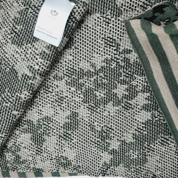 V. FRAAS Fine Knit Reversible Infinity Scarf Stripes Stars & Camo Sz O/S - Picture 9 of 9